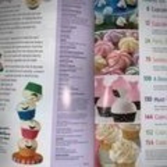 Wilton Cupcakes Cookbook 2011 Baking Idea Teaching Recipe GUide - Picture 6 of 7